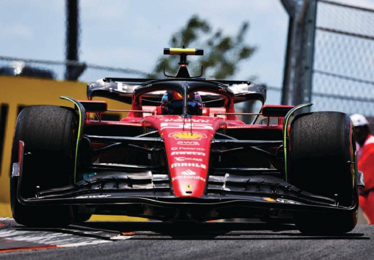 阿斯顿马丁逆转威廉姆斯，塞恩斯扛起全队