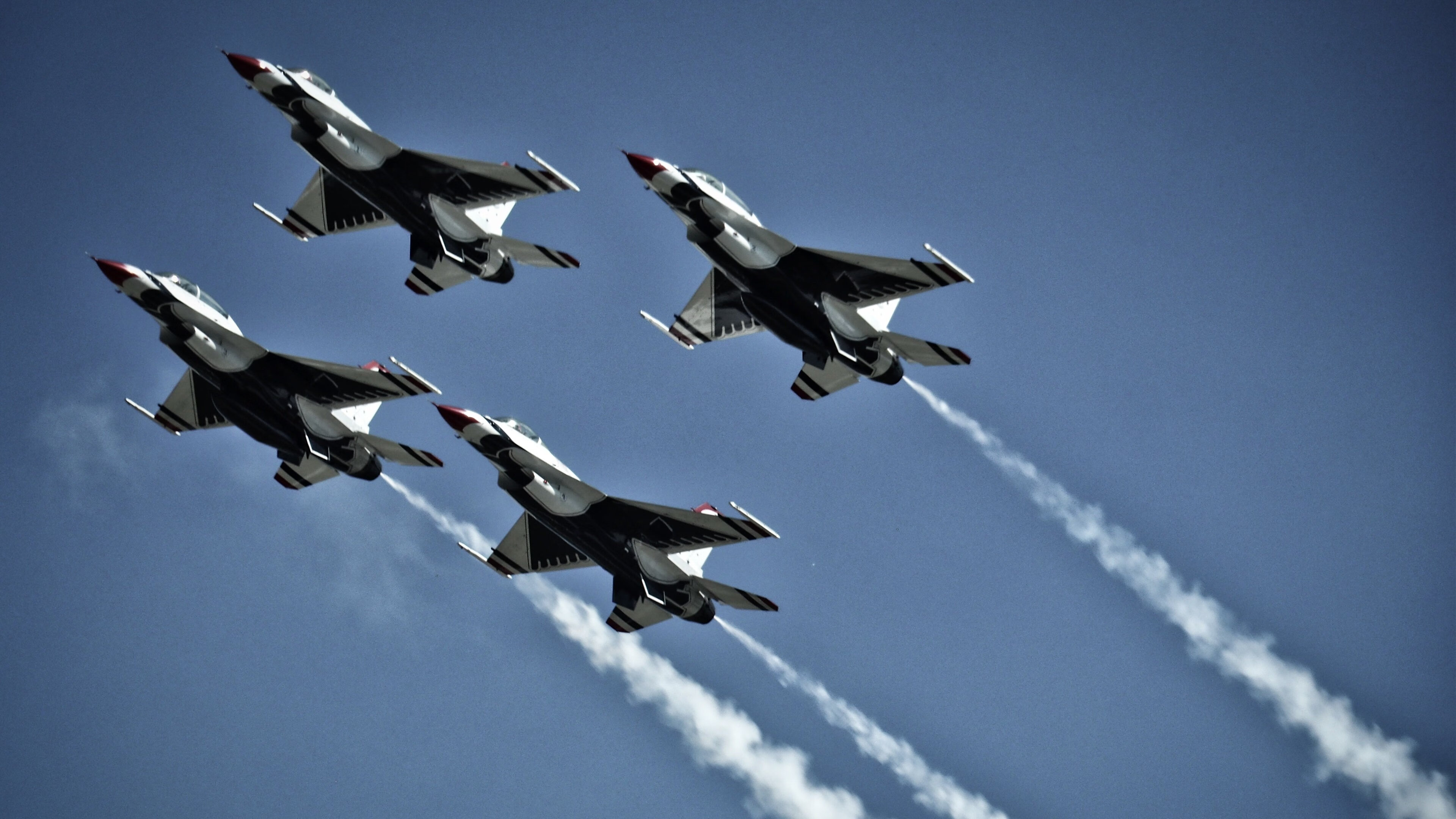 开云体育入口-德甲争冠焦点战，魔术火力如何压制公牛般的对手？