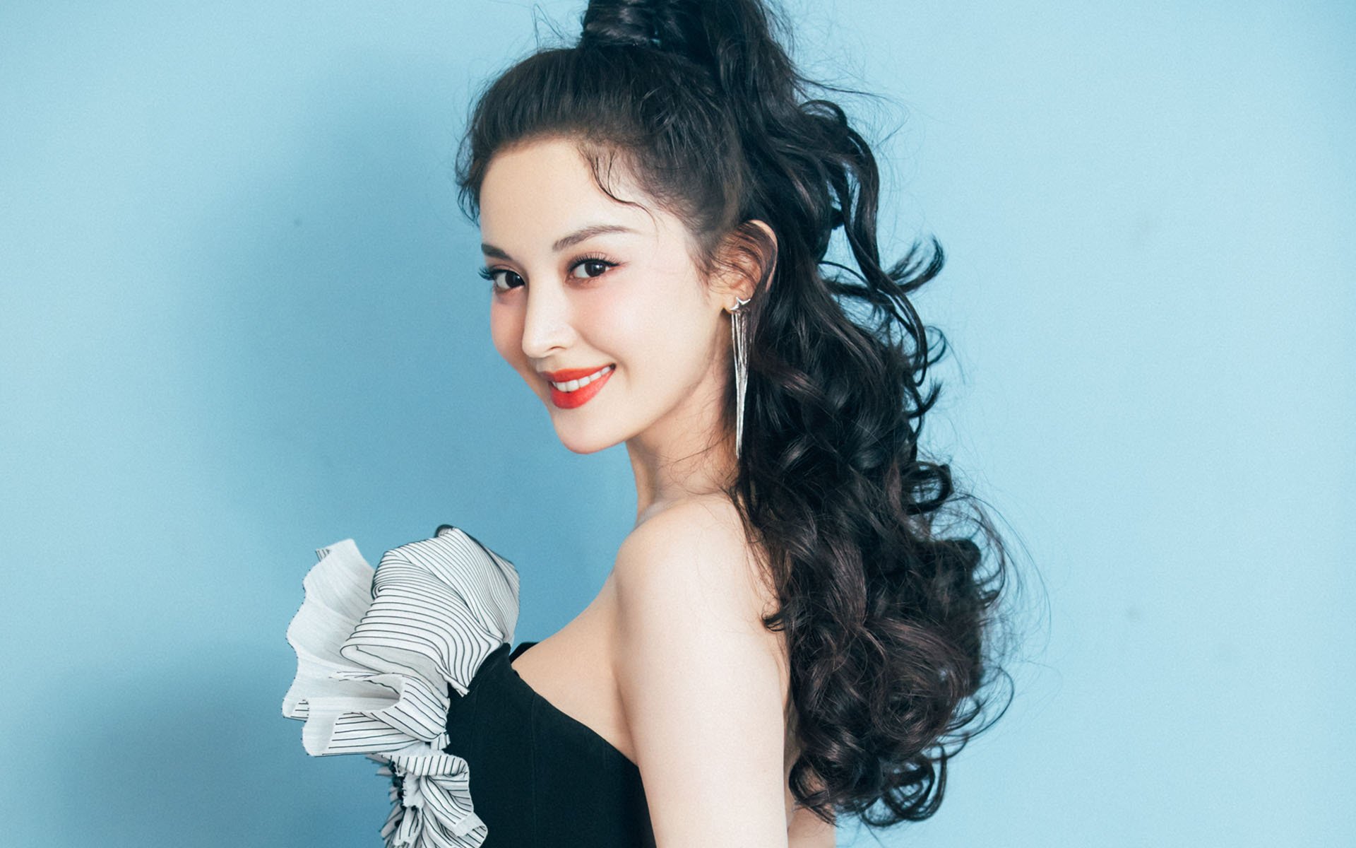 篮球与绿茵的对话，当浙江斩落森林狼，福克斯在欧冠接管比赛