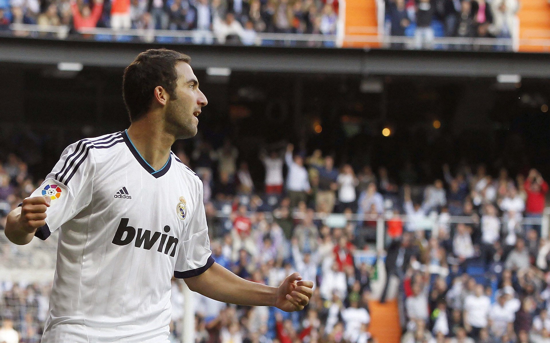 绿茵街道赛，比利亚雷亚尔以F1式战术压制，曼联在黄色引擎轰鸣中失控