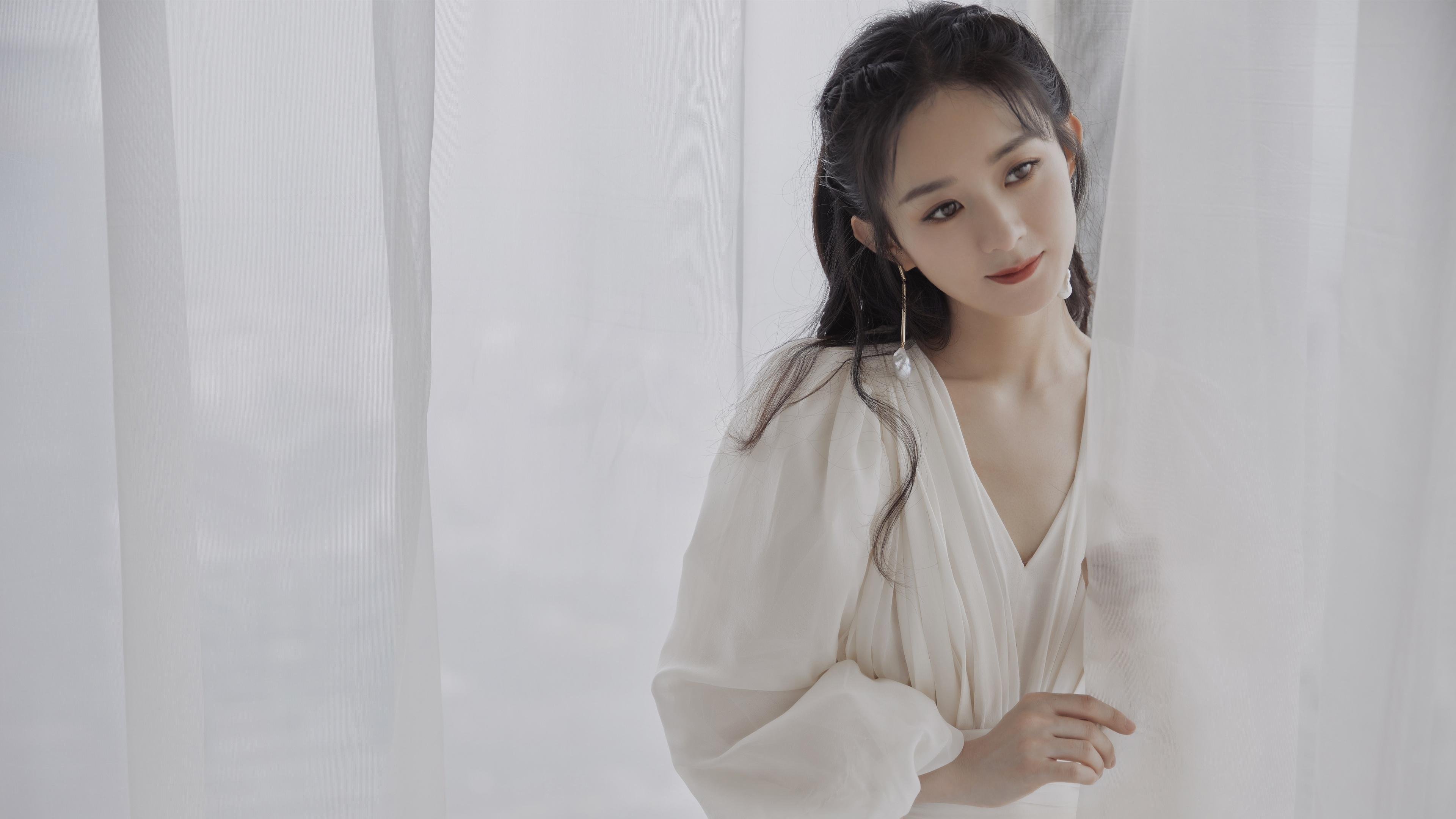 开云体育中国-夜幕下的街道狂飙，帕尔默连续得分奠定优势，F1夜赛再掀高潮